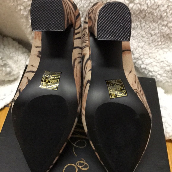 NWT Tiger Booties - Picture 2 of 5